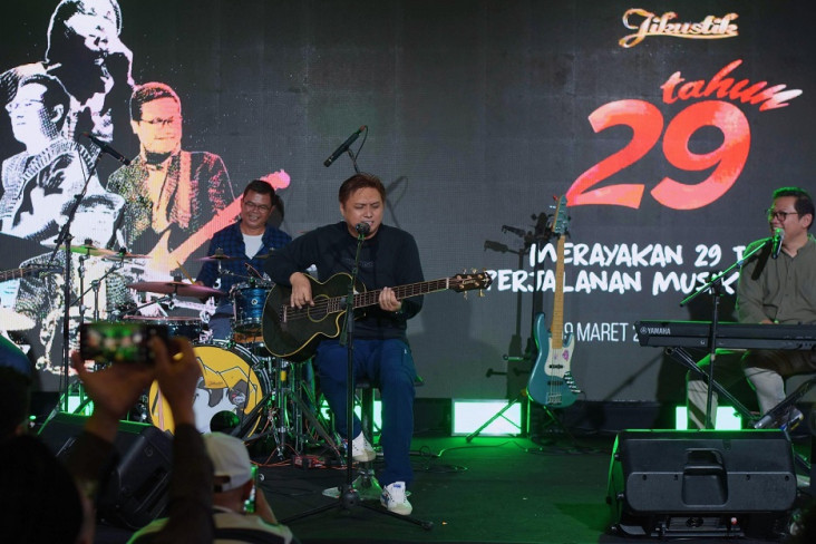 Genap 29 Tahun, Jikustik...