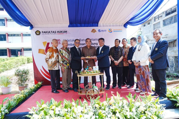 Rayakan Dies Natalis...