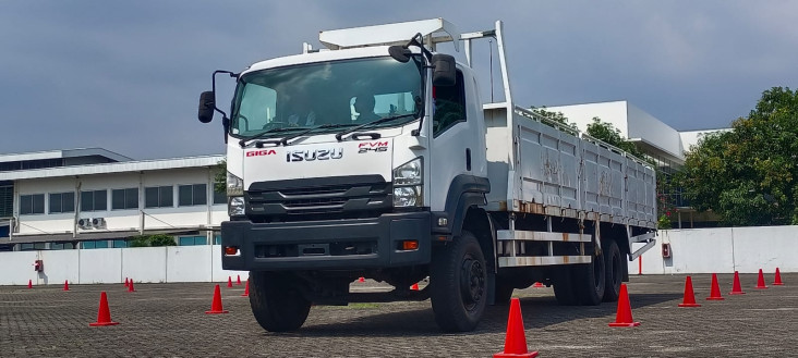 Jajal Isuzu Giga FVM...