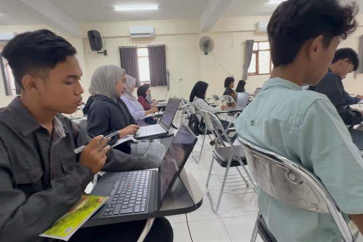 435 Calon Mahasiswa...