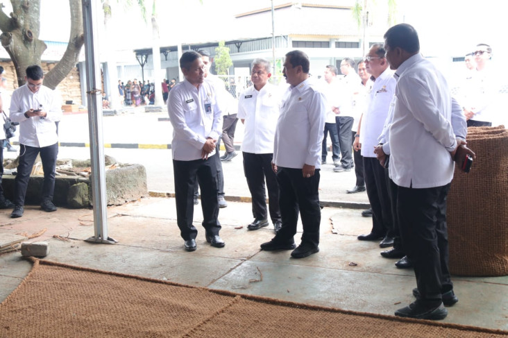 Dari Balik Jeruji Besi...