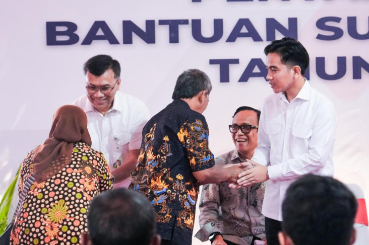 Kunjungi Jawa Tengah,...