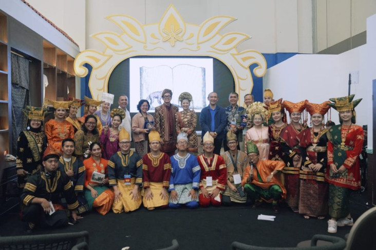 Roemah Koffie dan Yayasan...