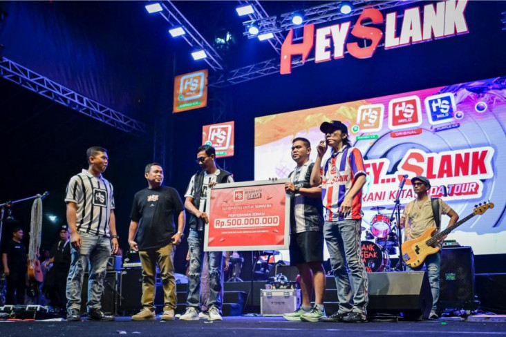 Kaka Slank Lelang Vespa...