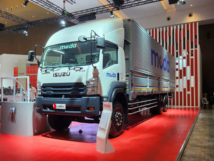 Isuzu GIGA FVM Unjuk...
