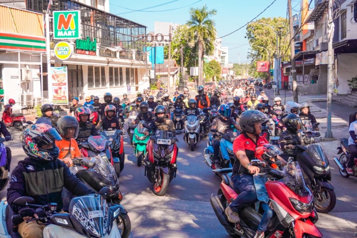 Ratusan Bikers Padati...