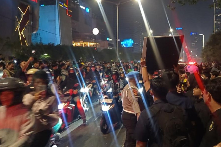 Unjuk Rasa Mahasiswa...