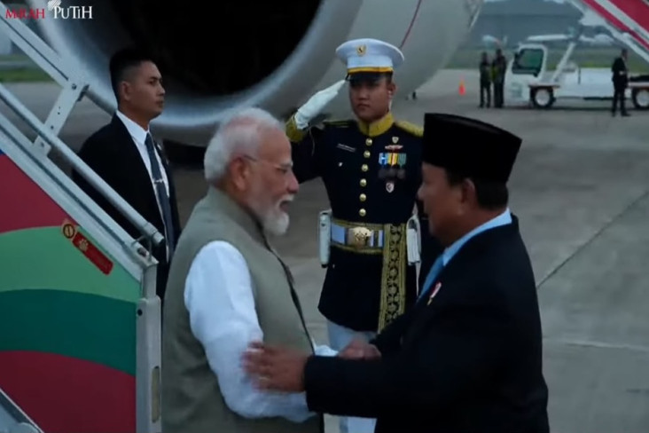 Presiden Prabowo Sambut...