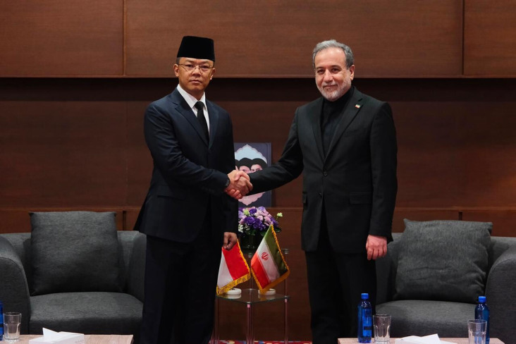Sugiono Bertemu Menlu...