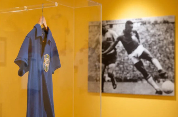 Jersey Bersejarah Pele...