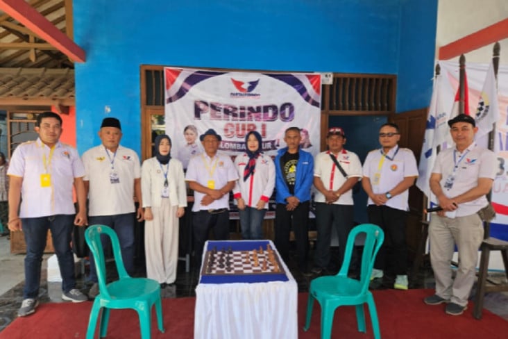 Lewat Turnamen Catur,...