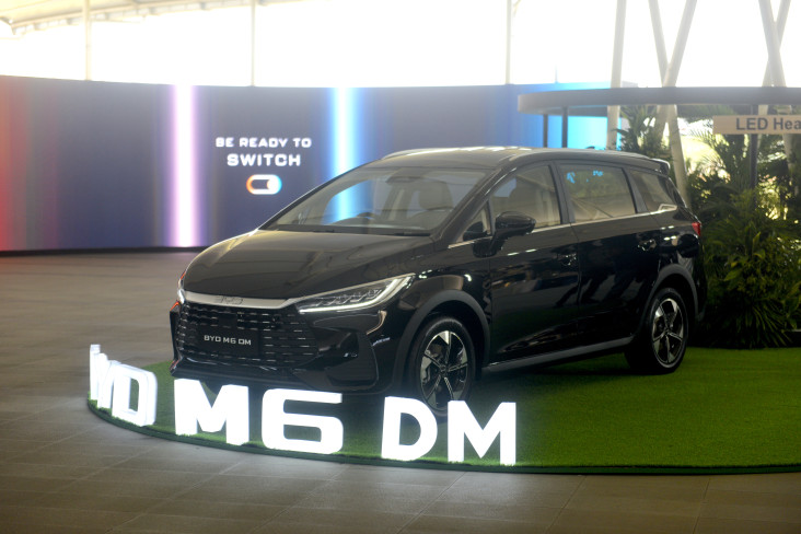 Uji Jalan BYD M6 DM...