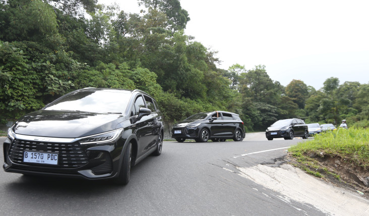 Uji BYD M6 DM di Tanjakan...
