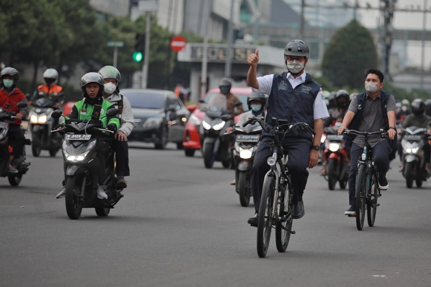 Anies Bersepeda Cek MRT Fase 2A dan Revitalisasi JPO Karet