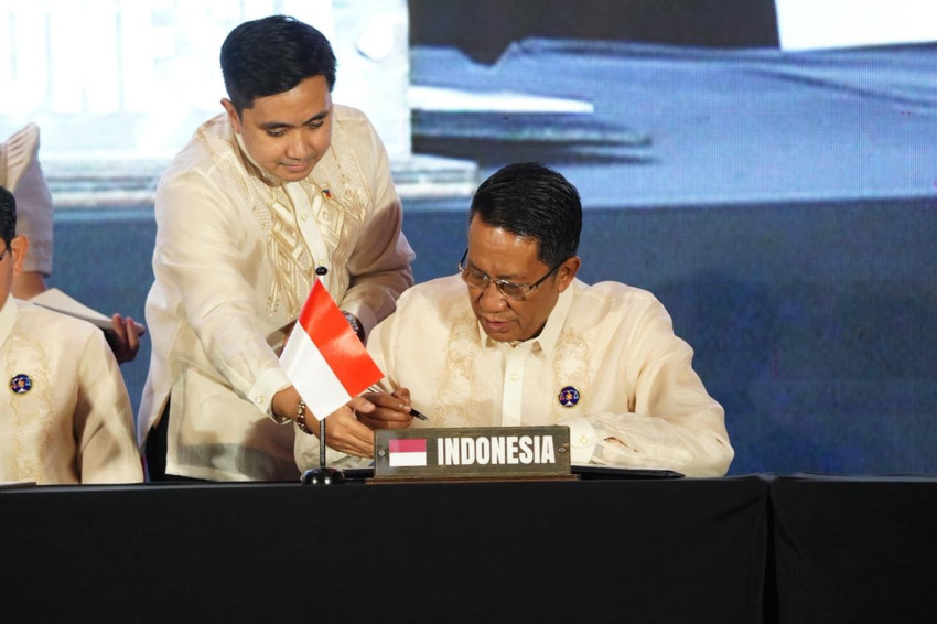 Menkum Supratman Tanda Tangani ASEAN Treaty on Extradition
