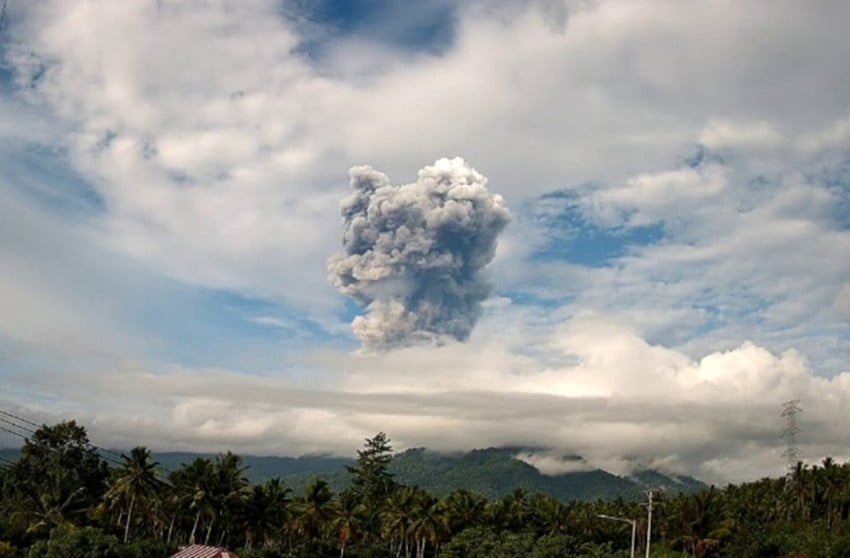 Aktivitas Vulkanik Gunung Dukono Masih Tinggi