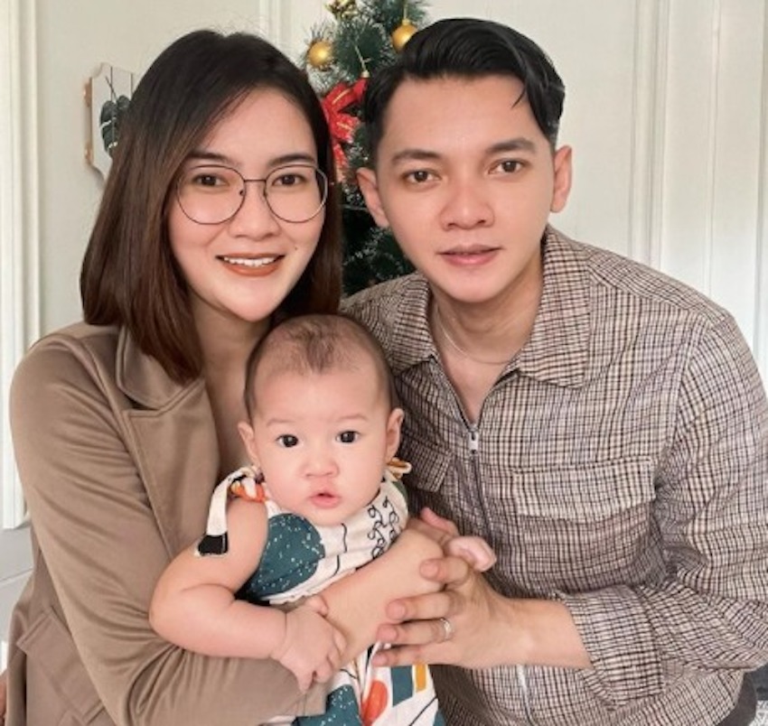 Cantiknya Nella Kharisma Pakai Blazer saat Rayakan Natal