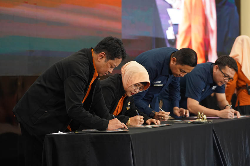 Ukir Sejarah, BPS-PT Pos Indonesia Luncurkan Sampul Peringatan Edisi Khusus Sensus Ekonomi 2026