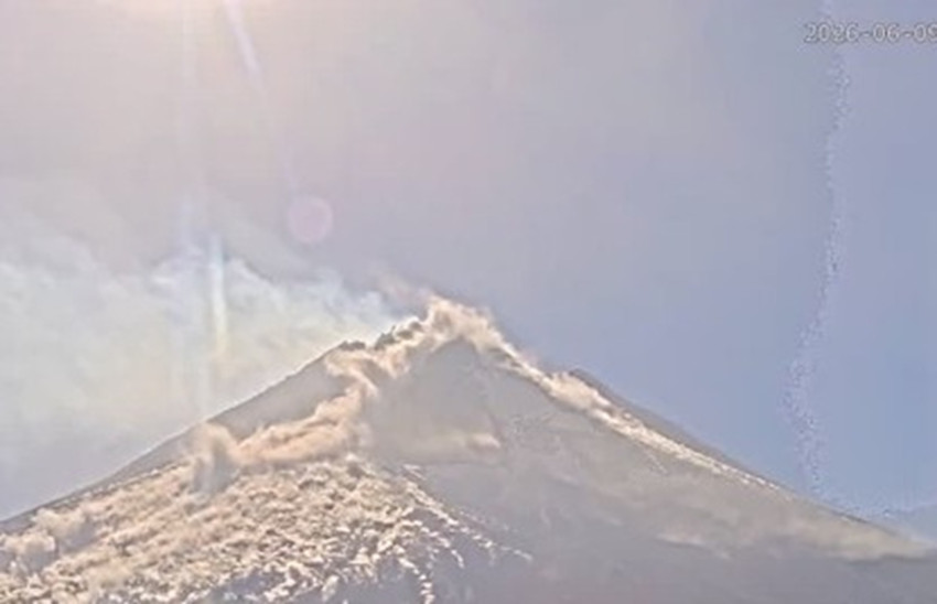 Gunung Merapi Luncurkan Awan Panas Guguran Sejauh 2.000 Mete