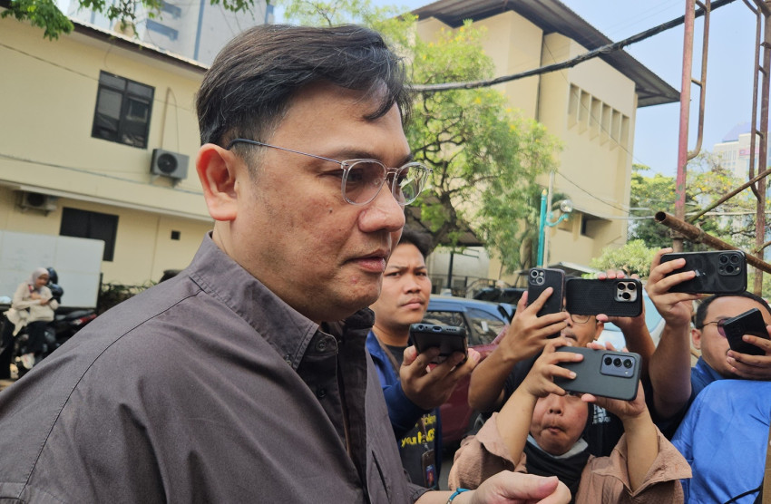 Datangi Polda Metro, Farhat Abbas Ingin Lihat Langsung Roy Suryo Pakai Rompi Tahanan
