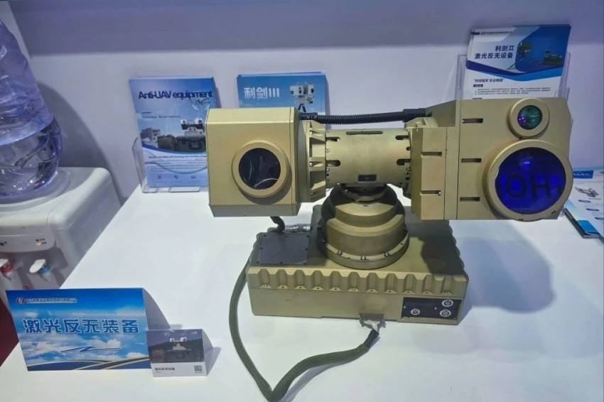 China Kenalkan Senjata Laser Genggam Lijian untuk Menjatuhkan Drone