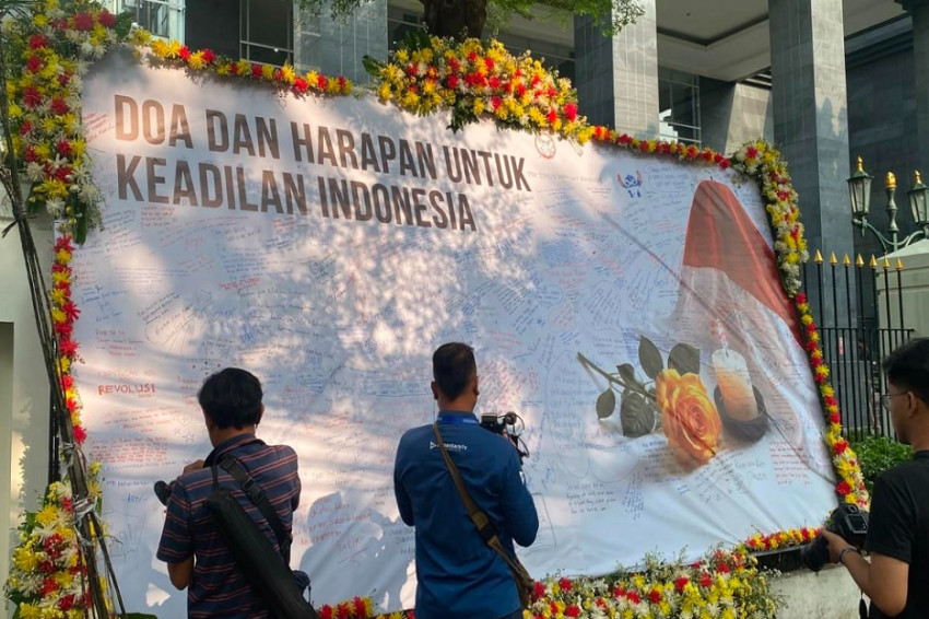 Suasana Jelang Putusan Nadiem, Polisi Berjaga, Papan Dukungan, hingga Mitra Gojek Padati PN Tipikor