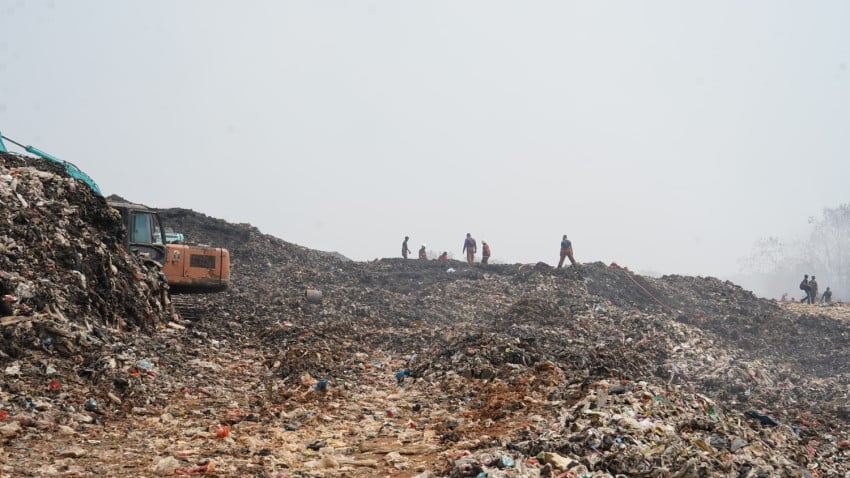 TBS Foundation Dukung Penanganan Kesehatan Warga Terdampak Kebakaran TPA Jatiwaringin