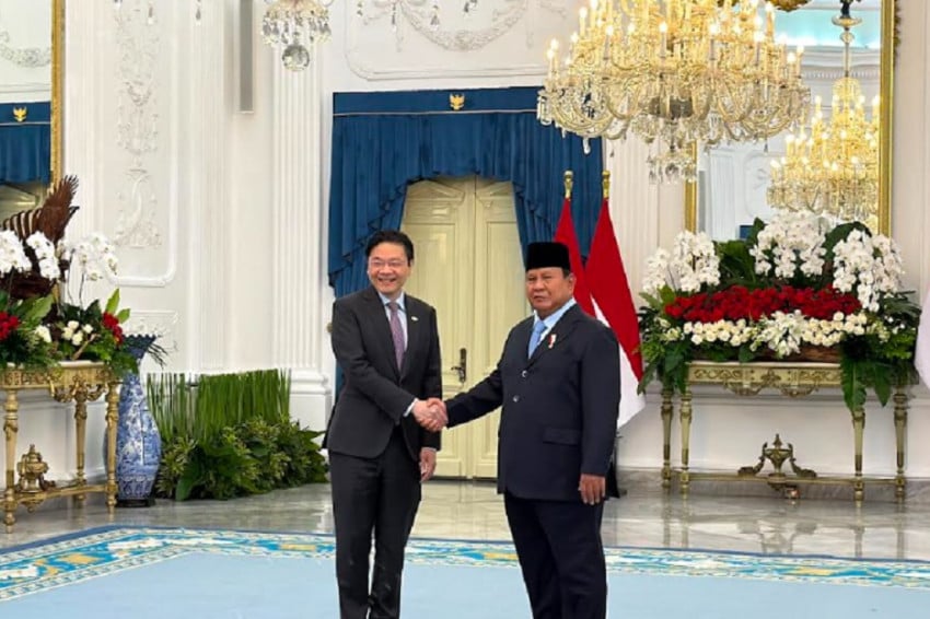Prabowo Sambut Jabat Tangan Erat Kedatangan PM Singapura di Istana Merdeka