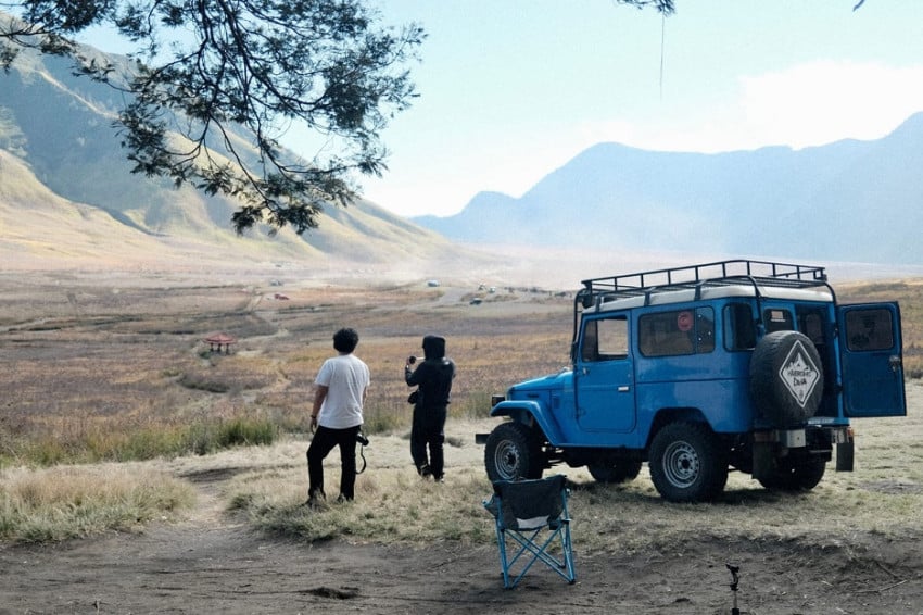 Mau Liburan Lebih Berkesan? Ini 5 Travel Essential yang Wajib Masuk Koper