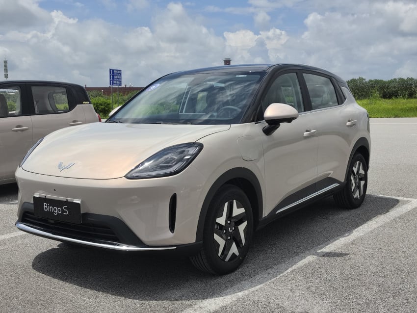 Test Drive Wuling BinguoS di Liuzhou: Tongkrongan Crossover, Beda Banget dengan Versi Standar!