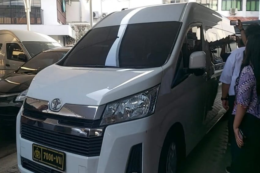 Penyidik Polri Bungkam Usai Serahkan Berkas Penyidikan Febrie ke Kejagung
