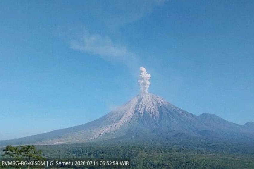 Gunung Semeru Kembali Erupsi Pagi Ini, PVMBG: Waspadai Awan Panas dan Guguran Lava