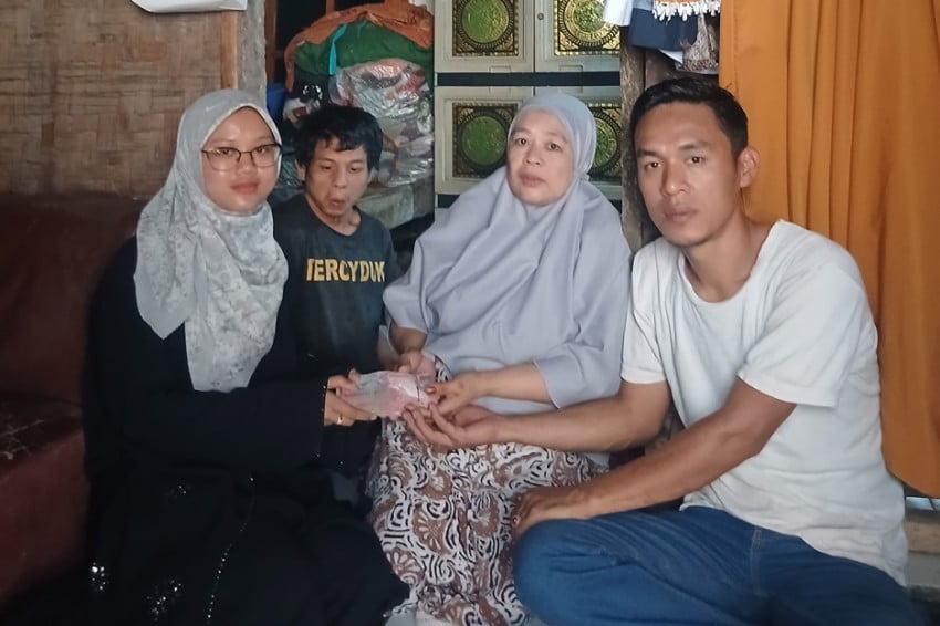 Hari Bhayangkara ke-80, Kapolri Bedah Rumah Buruh Cuci Gosok di Bogor