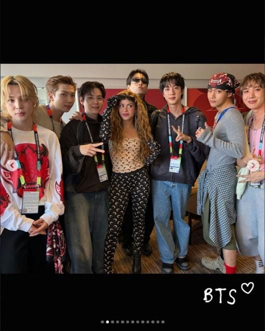 Viral! Shakira Sapa Penggemar Pakai Bahasa Korea usai Bertemu BTS