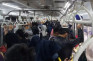 Penumpang Commuter Line...