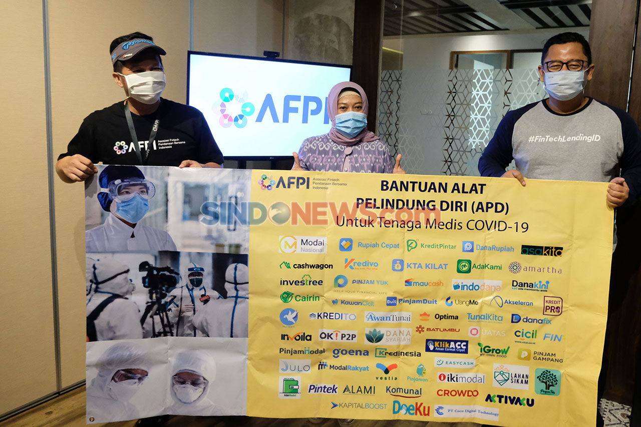 AFPI Serahkan Dana Bantuan...