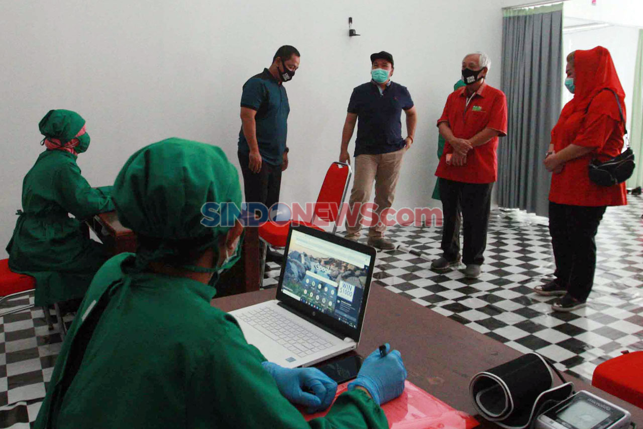 Megawati Bangun Tenda...