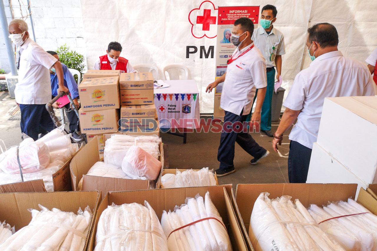 PMI Salurkan Bantuan...