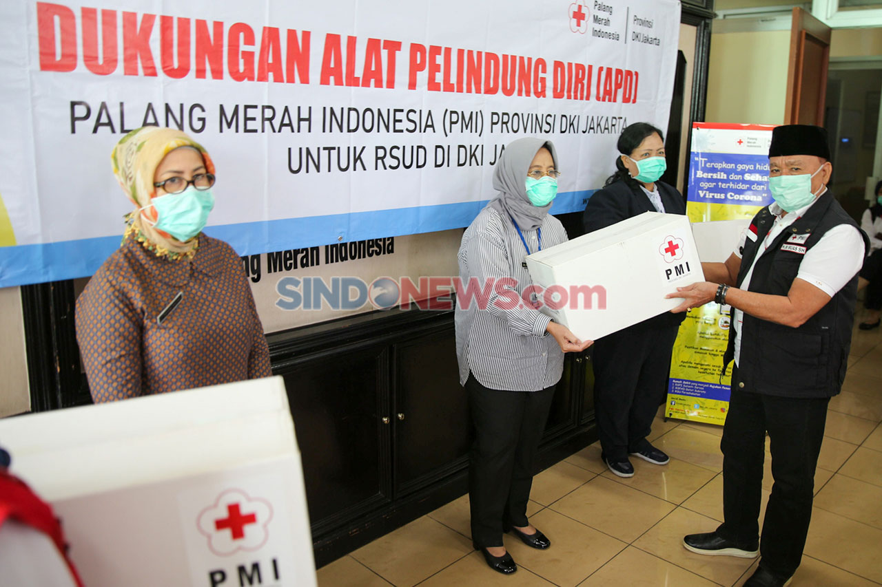 PMI Salurkan Bantuan...