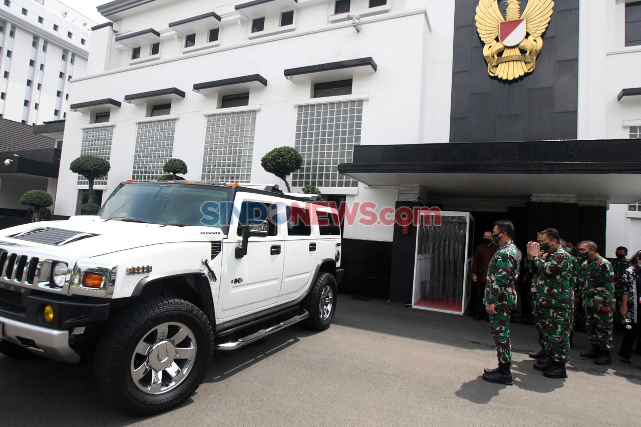 MNC Peduli Serahkan...