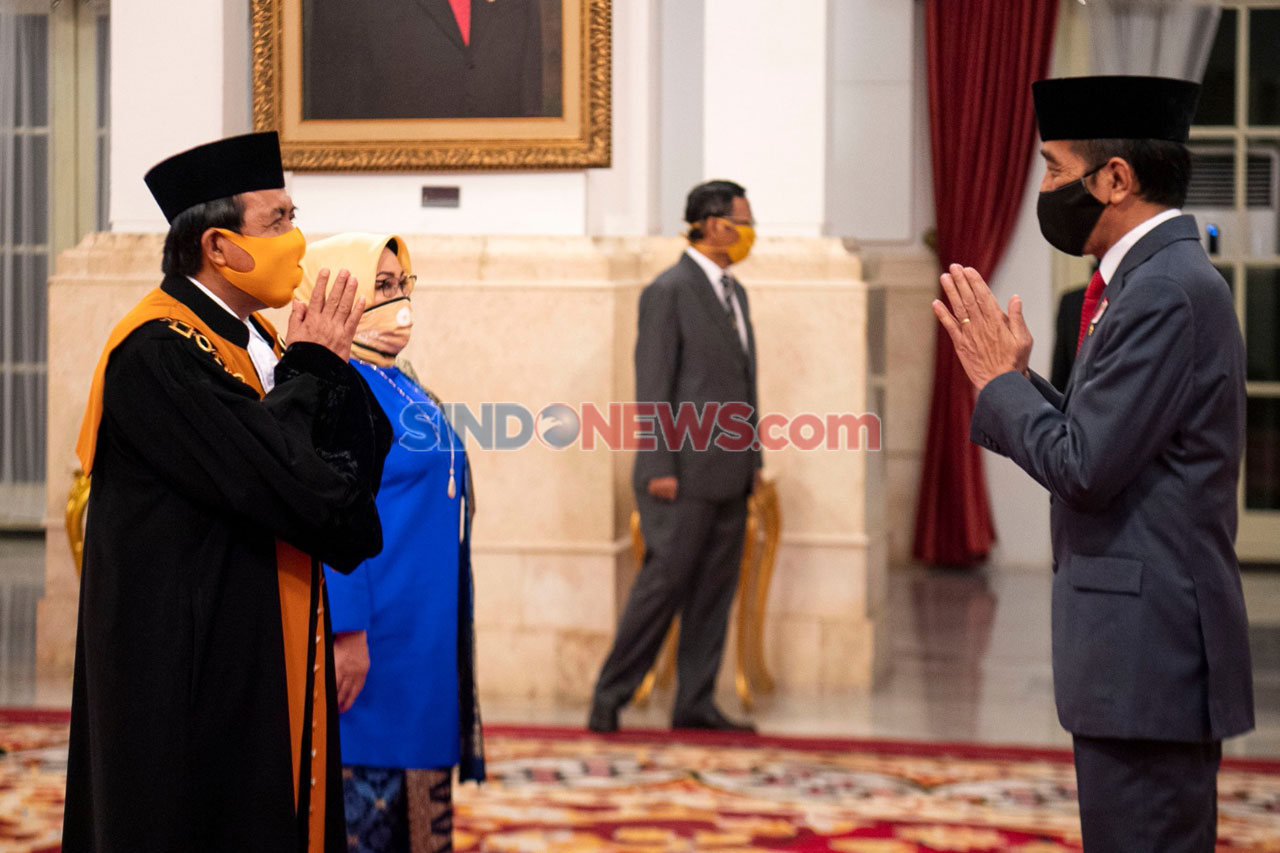 Jokowi Lantik Ketua...