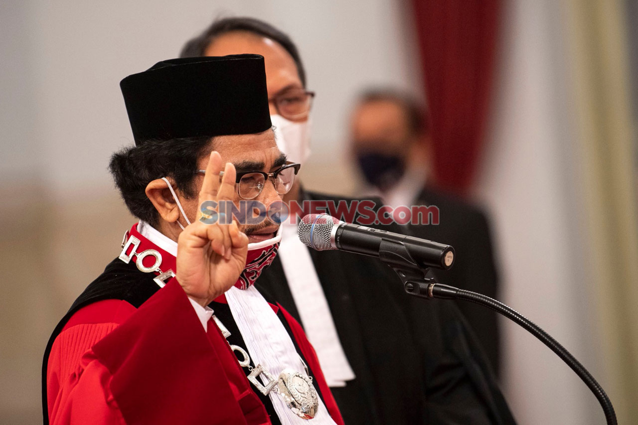 Jokowi Lantik Ketua...