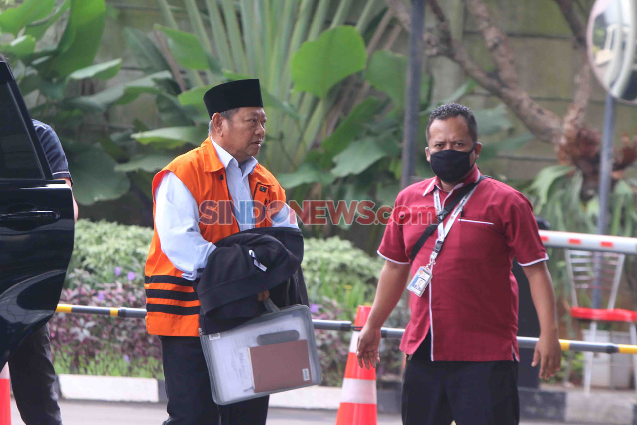 KPK Lanjutkan Pemeriksaan...