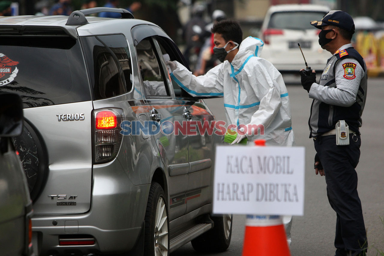 Petugas Gabungan Lakukan...