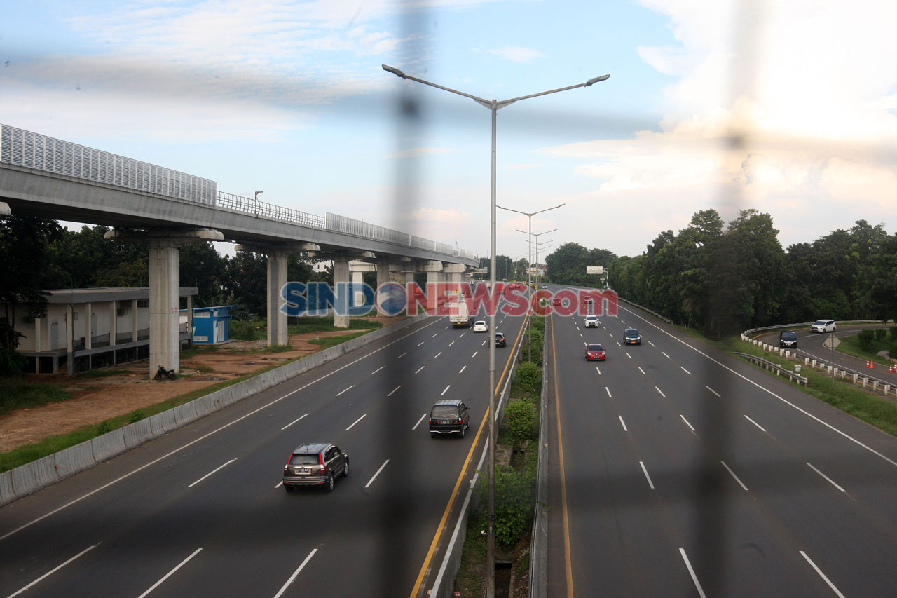 Jalan Tol Jakarta-Cikampek...