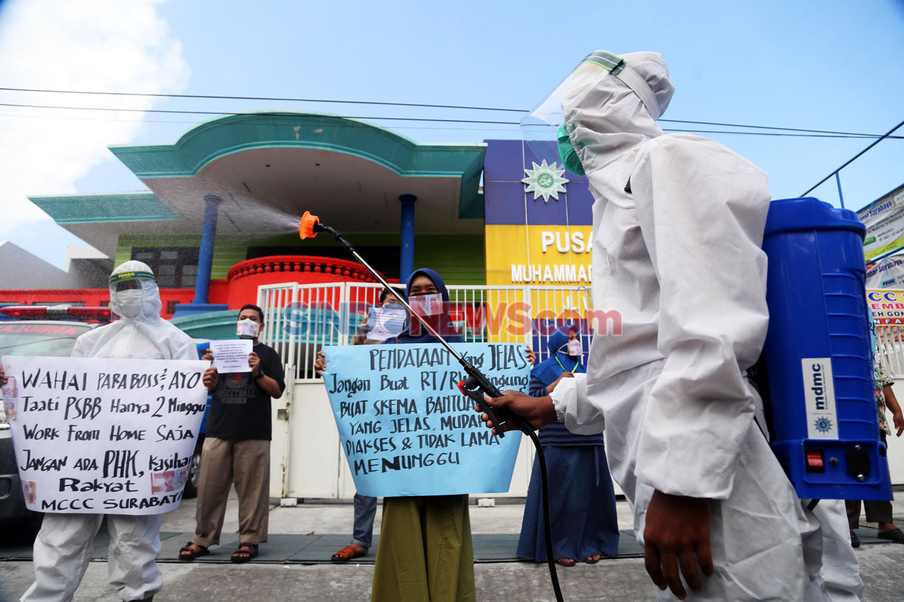 Relawan MCCC Gelar Aksi...