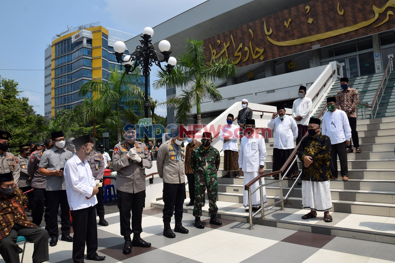 Polda Jateng Salurkan...