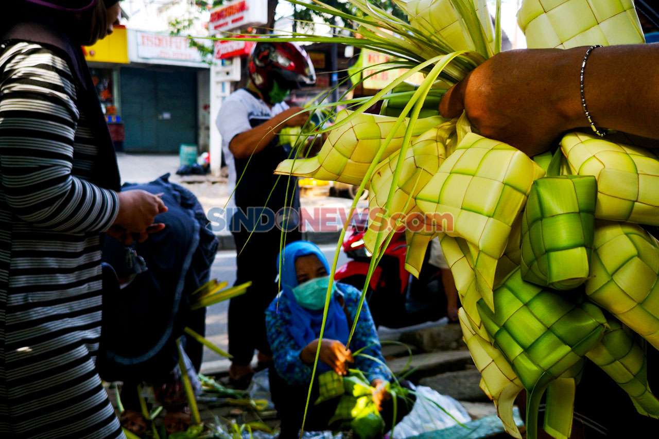 Penjual Kulit Ketupat...
