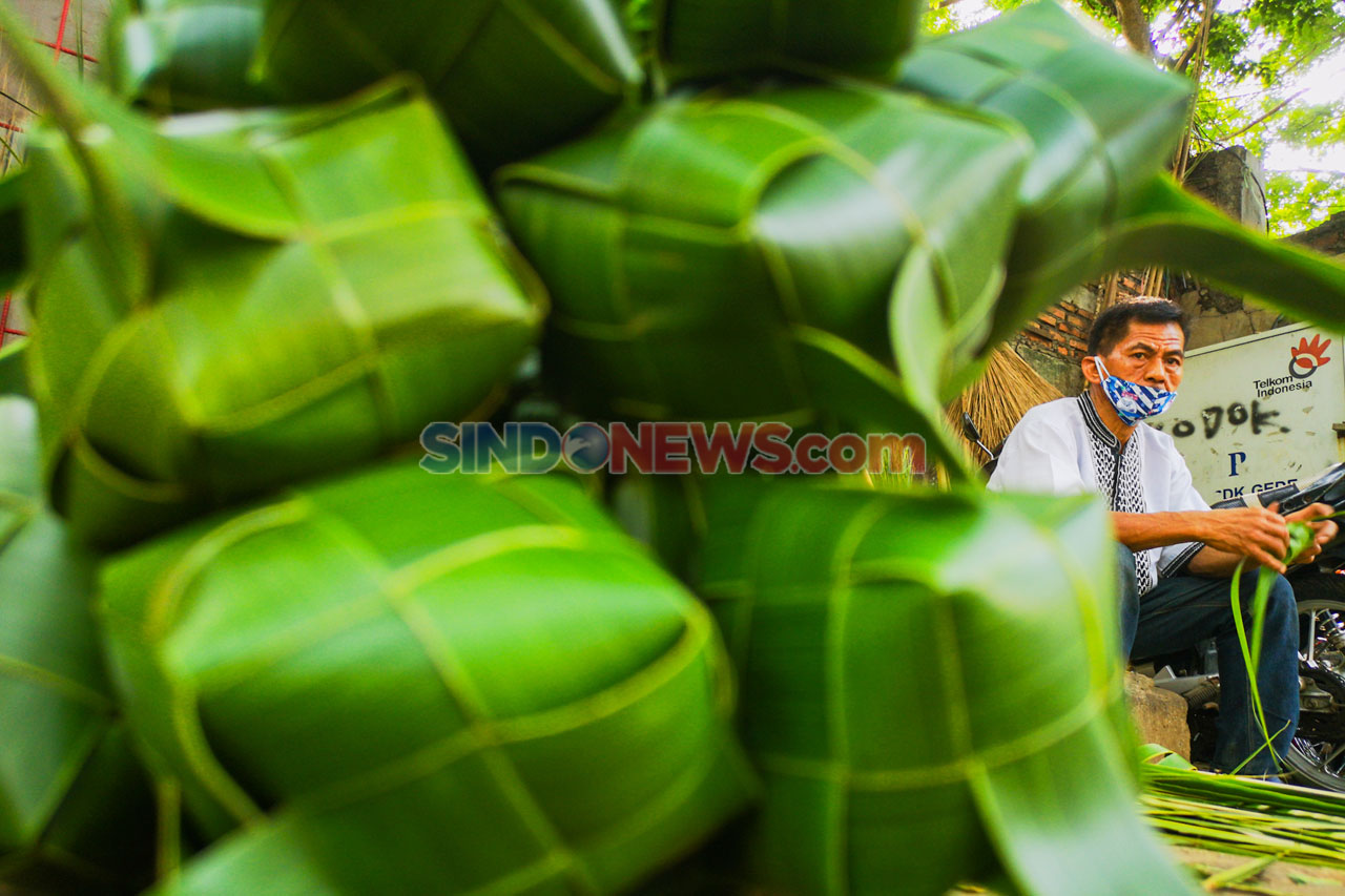 Penjual Kulit Ketupat...