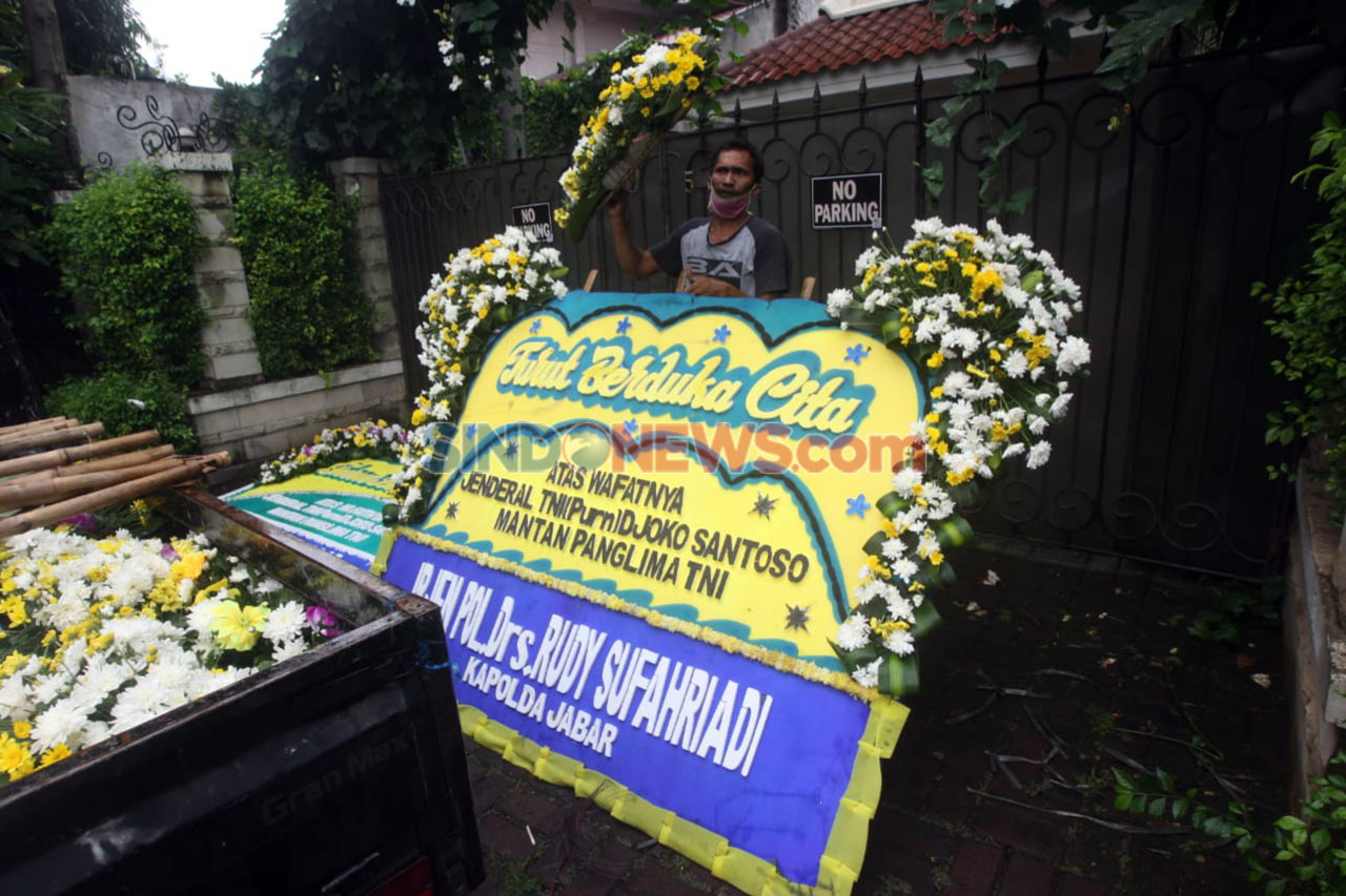 Karangan Bunga Penuhi...